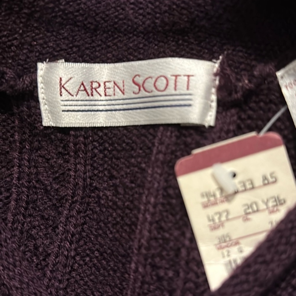 Vintage | Sweater | Karen Scott | Cable Knit V-Neck Sweater in Plum | Academic - Picture 5 of 10